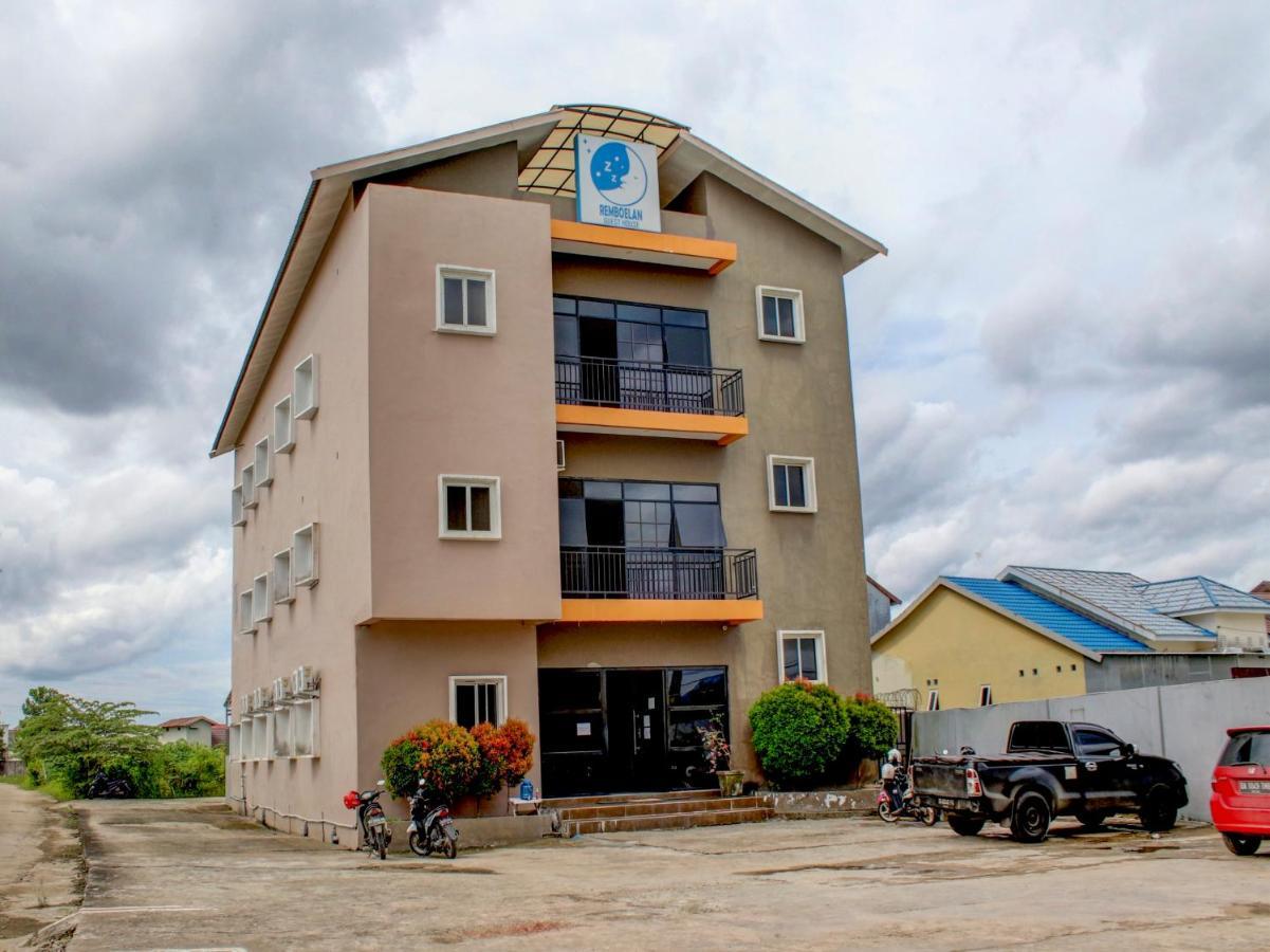 Oyo 90162 Remboelan Guest House Sungai Lutus ภายนอก รูปภาพ