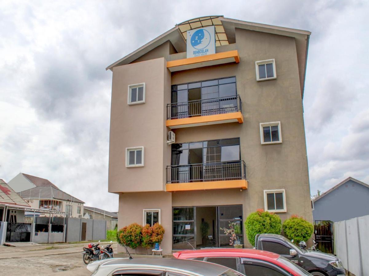 Oyo 90162 Remboelan Guest House Sungai Lutus ภายนอก รูปภาพ
