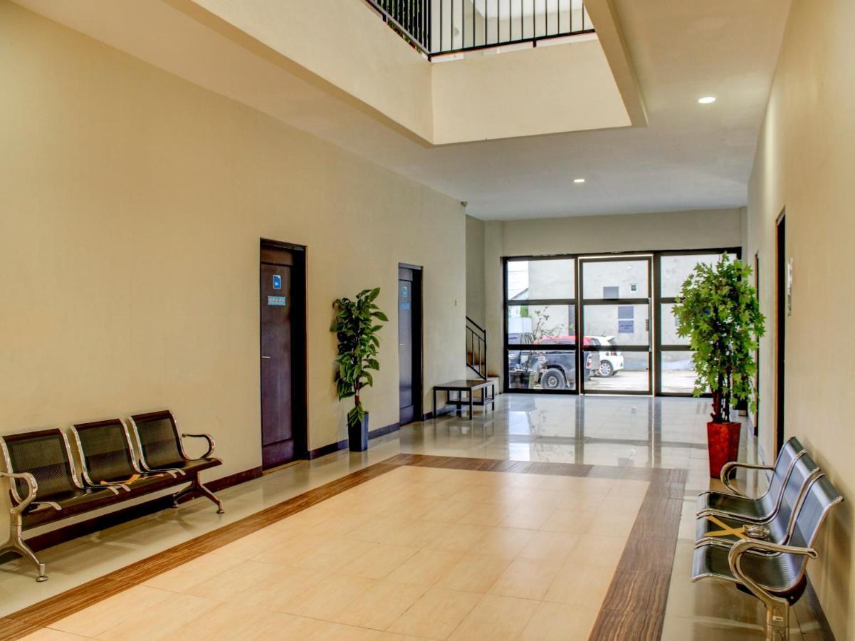 Oyo 90162 Remboelan Guest House Sungai Lutus ภายนอก รูปภาพ