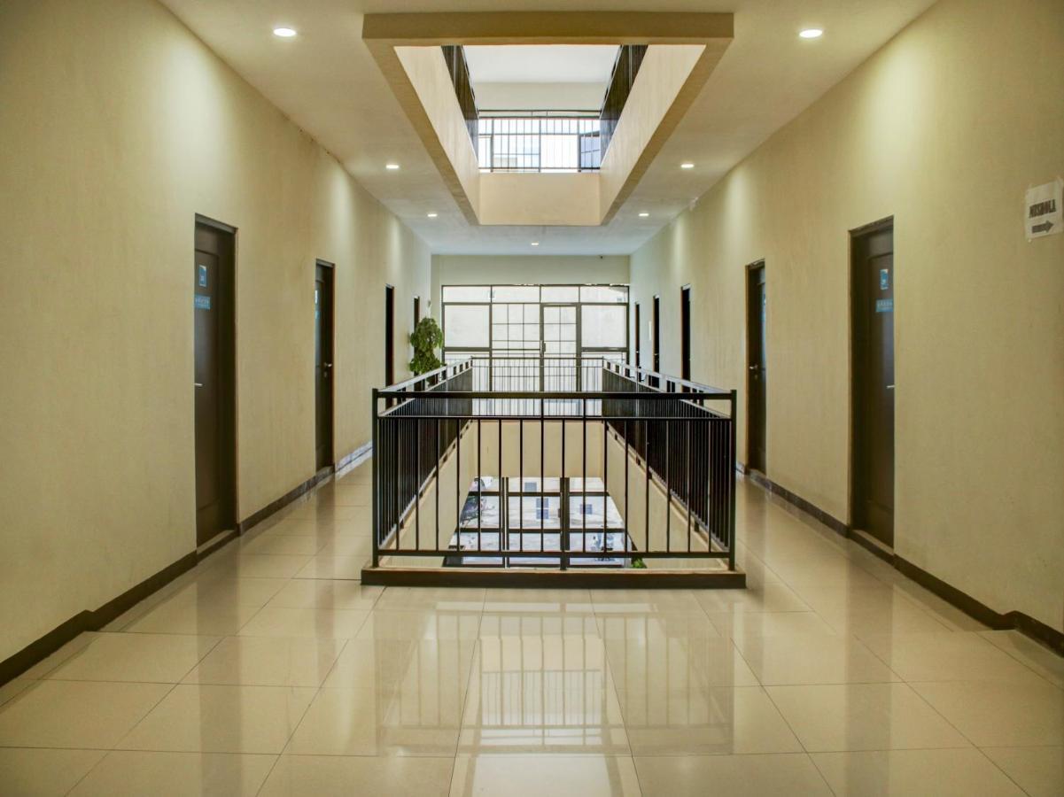 Oyo 90162 Remboelan Guest House Sungai Lutus ภายนอก รูปภาพ